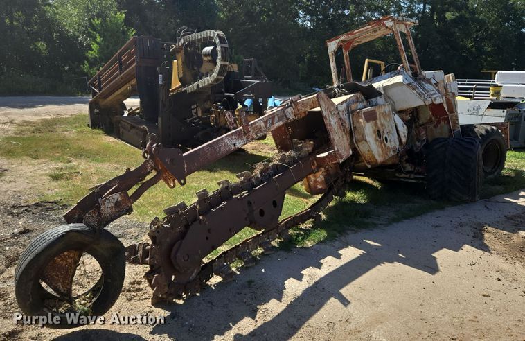 image for item EQ4092 Ditch Witch R100 trencher