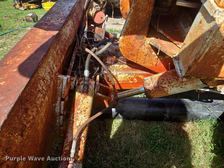 image for item EQ4092 Ditch Witch R100 trencher