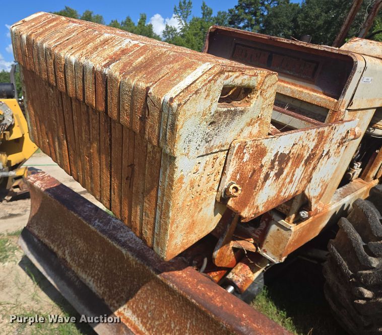 image for item EQ4092 Ditch Witch R100 trencher