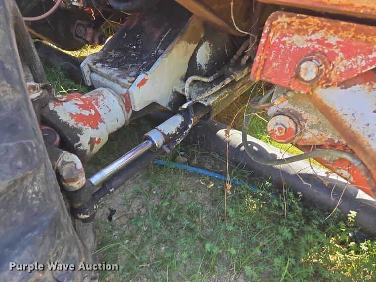 image for item EQ4092 Ditch Witch R100 trencher