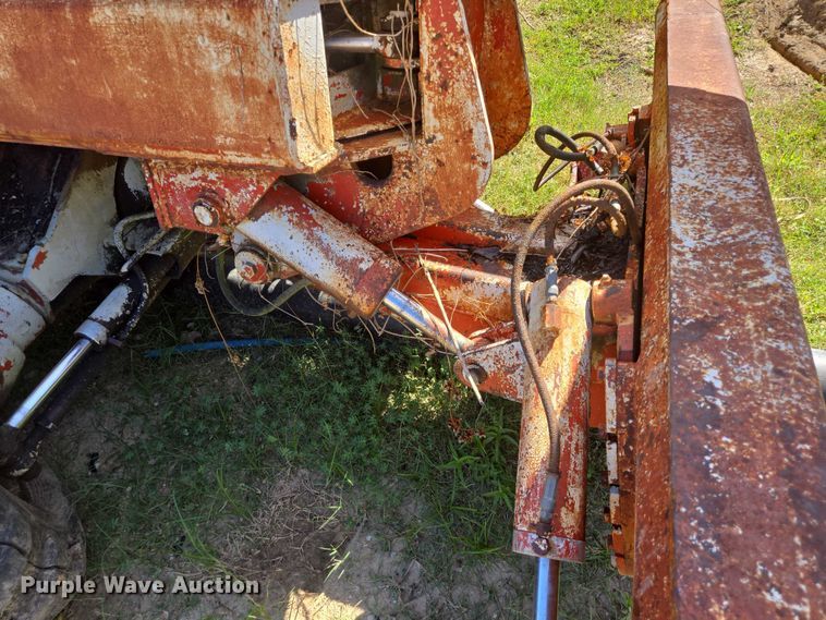 image for item EQ4092 Ditch Witch R100 trencher