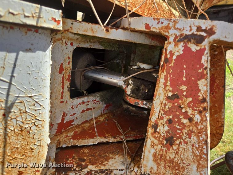 image for item EQ4092 Ditch Witch R100 trencher