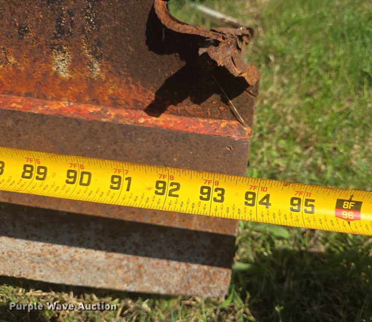 image for item EQ4092 Ditch Witch R100 trencher