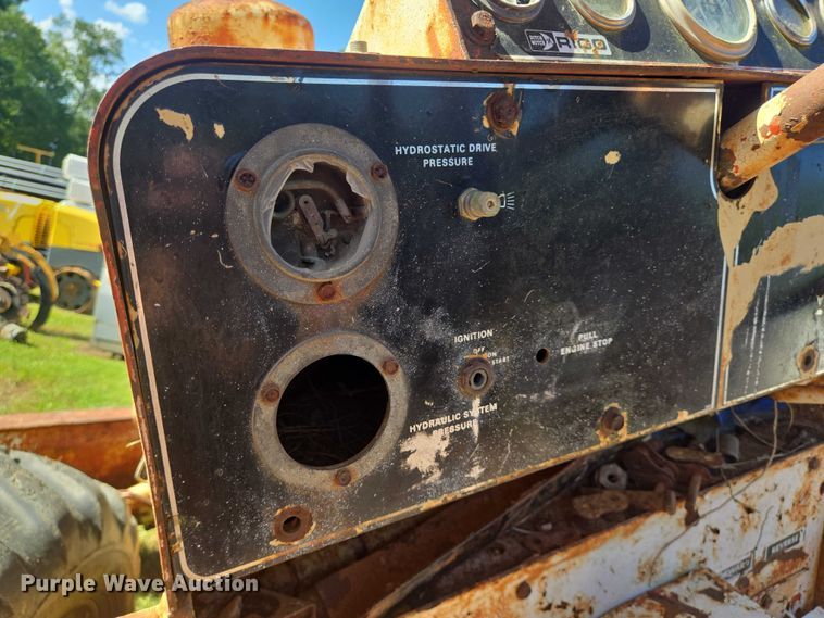 image for item EQ4092 Ditch Witch R100 trencher