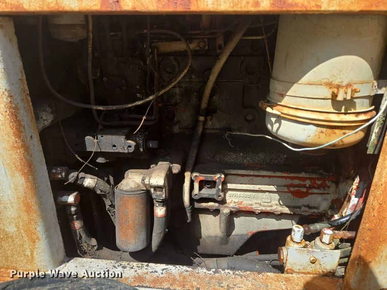 image for item EQ4092 Ditch Witch R100 trencher