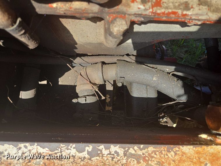 image for item EQ4092 Ditch Witch R100 trencher