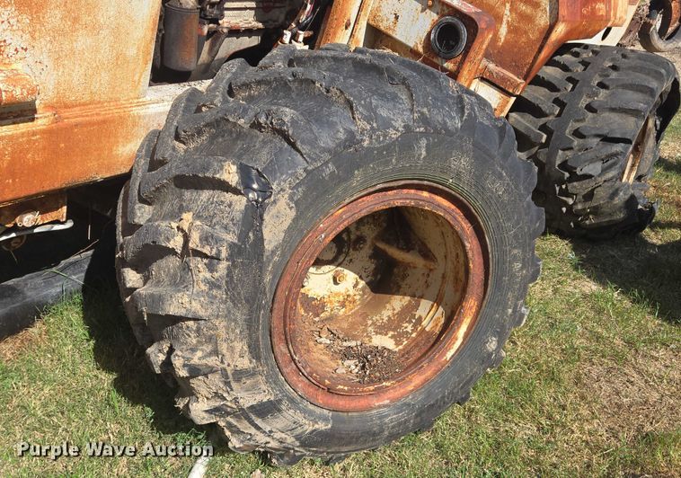 image for item EQ4092 Ditch Witch R100 trencher