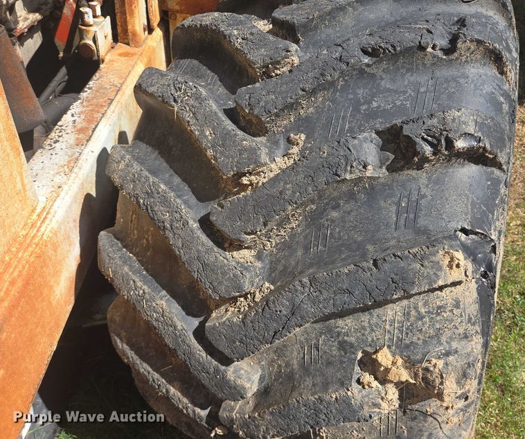 image for item EQ4092 Ditch Witch R100 trencher