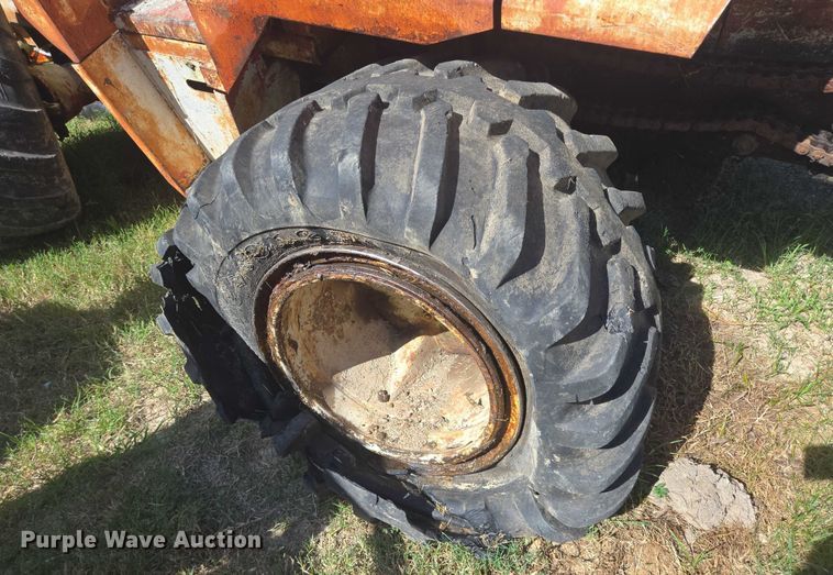 image for item EQ4092 Ditch Witch R100 trencher