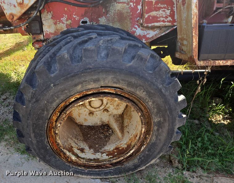 image for item EQ4092 Ditch Witch R100 trencher