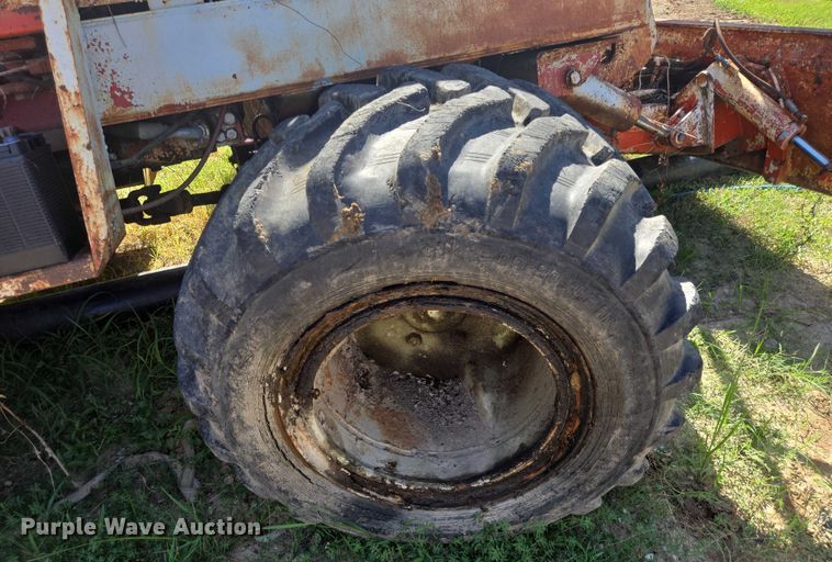 image for item EQ4092 Ditch Witch R100 trencher