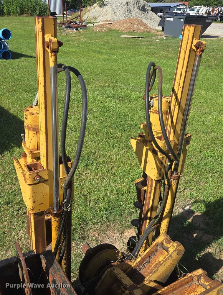 image for item EQ4093 1998 Vermeer D24X26 directional boring unit