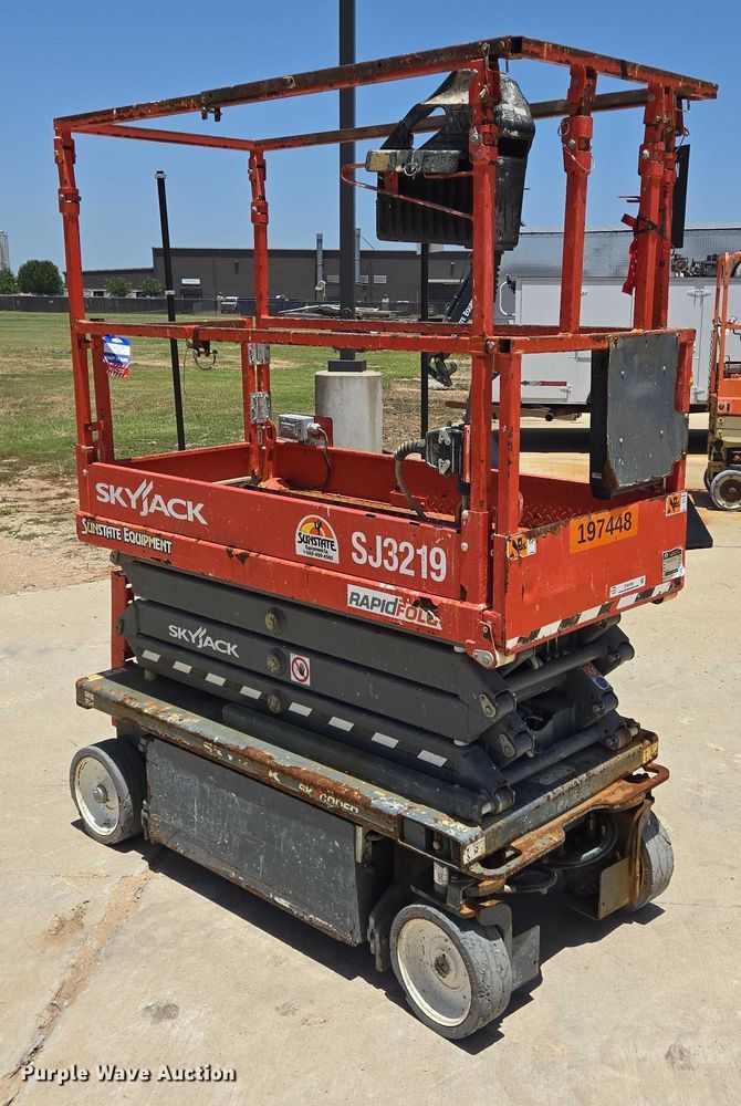 image for item EQ4095 2020 Skyjack SJ3219 scissor lift