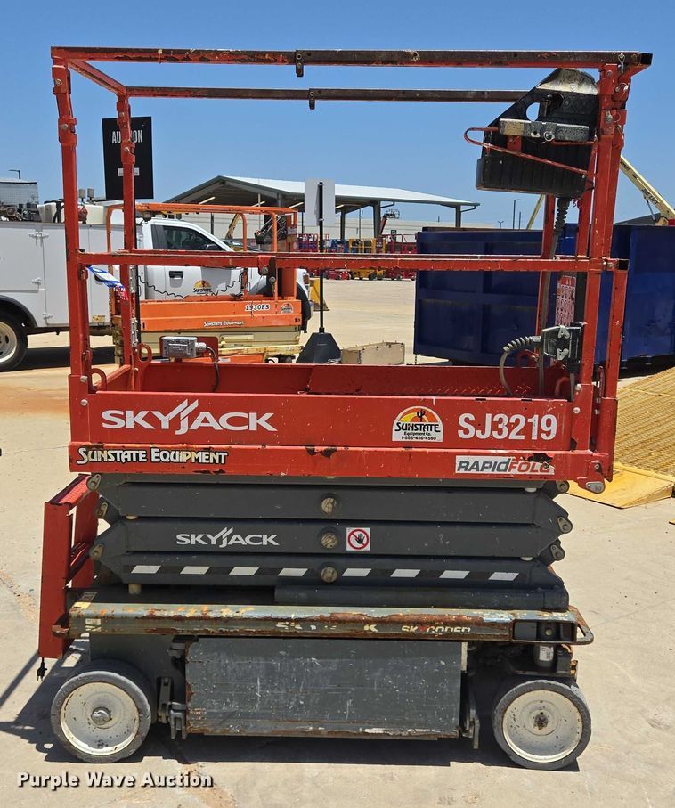 image for item EQ4095 2020 Skyjack SJ3219 scissor lift