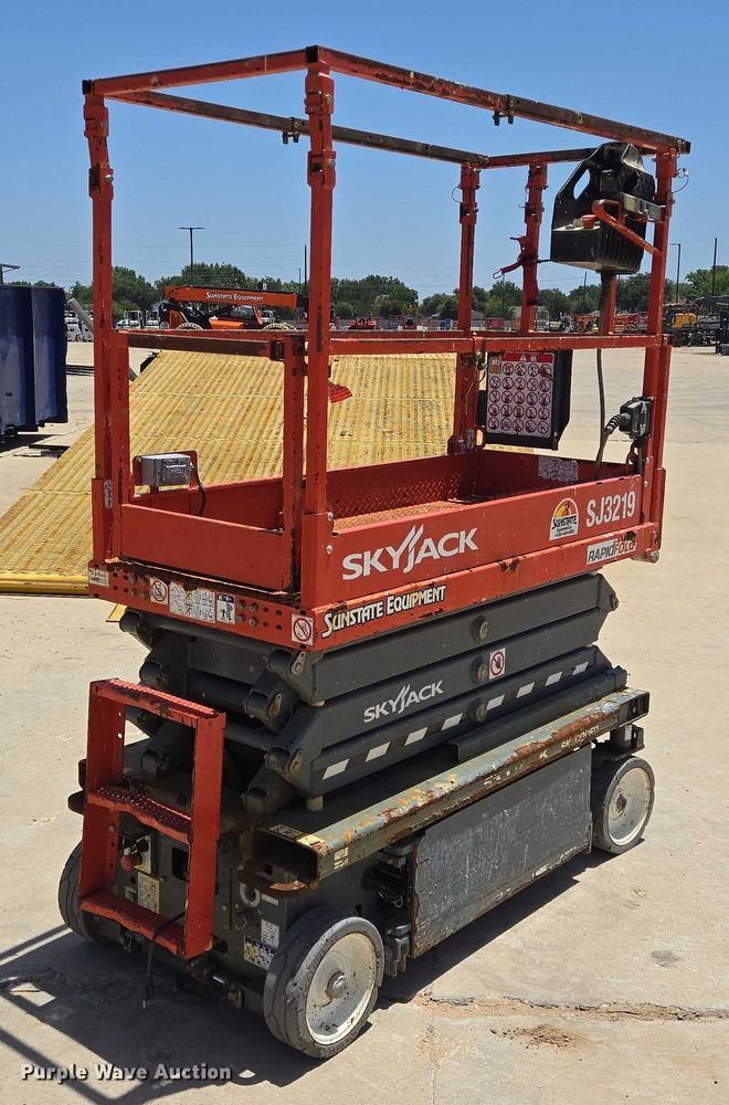 image for item EQ4095 2020 Skyjack SJ3219 scissor lift