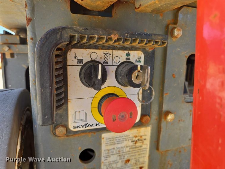 image for item EQ4095 2020 Skyjack SJ3219 scissor lift