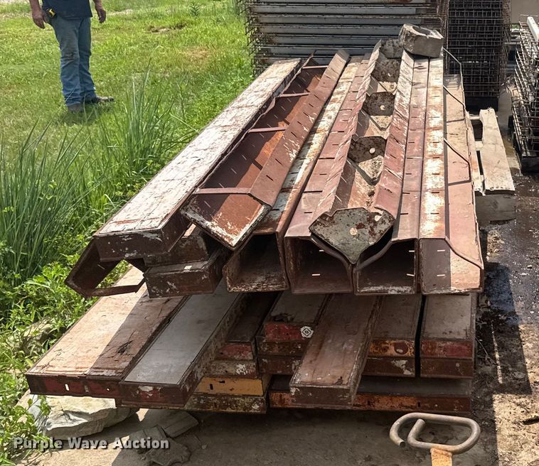 image for item ER2228 Approximately 110 concrete forms