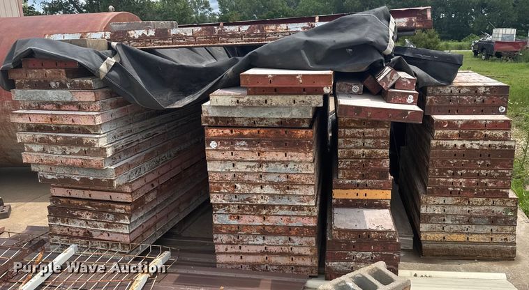 image for item ER2228 Approximately 110 concrete forms