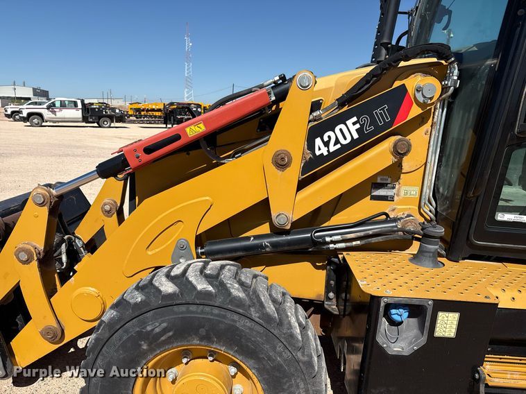 image for item ES7001 2019 Caterpillar 420F2 IT backhoe