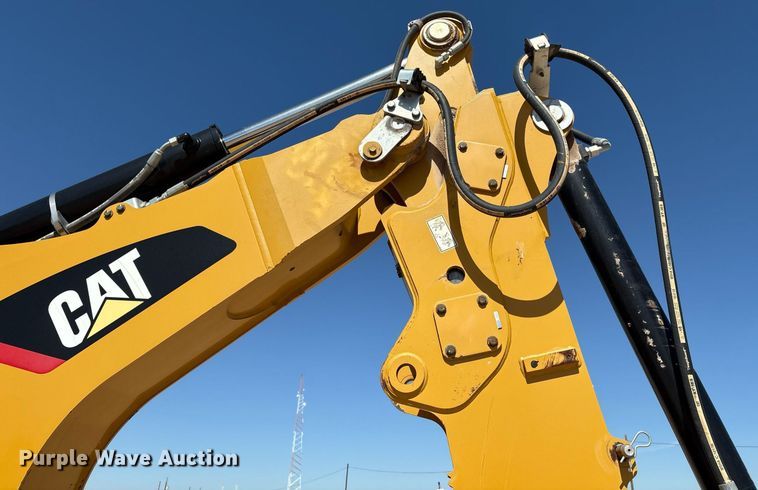 image for item ES7001 2019 Caterpillar 420F2 IT backhoe