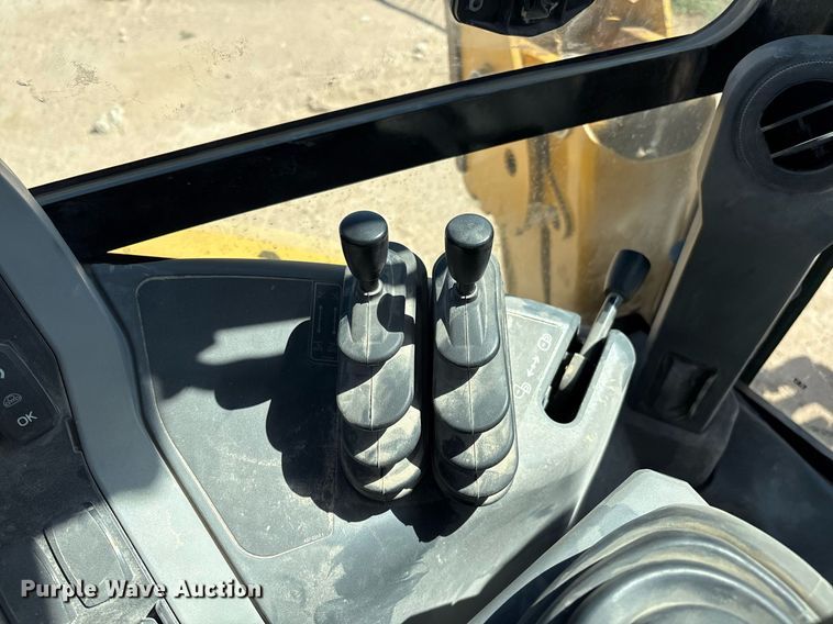 image for item ES7001 2019 Caterpillar 420F2 IT backhoe