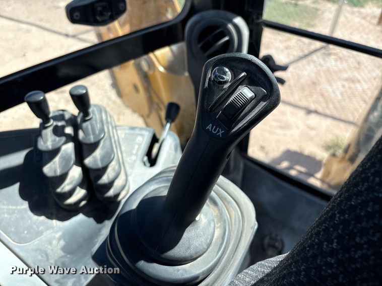 image for item ES7001 2019 Caterpillar 420F2 IT backhoe