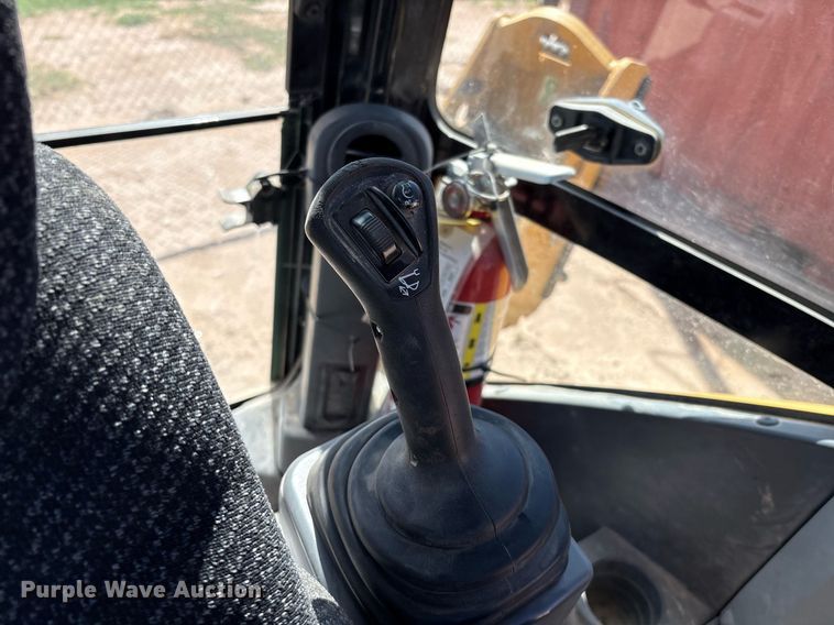 image for item ES7001 2019 Caterpillar 420F2 IT backhoe