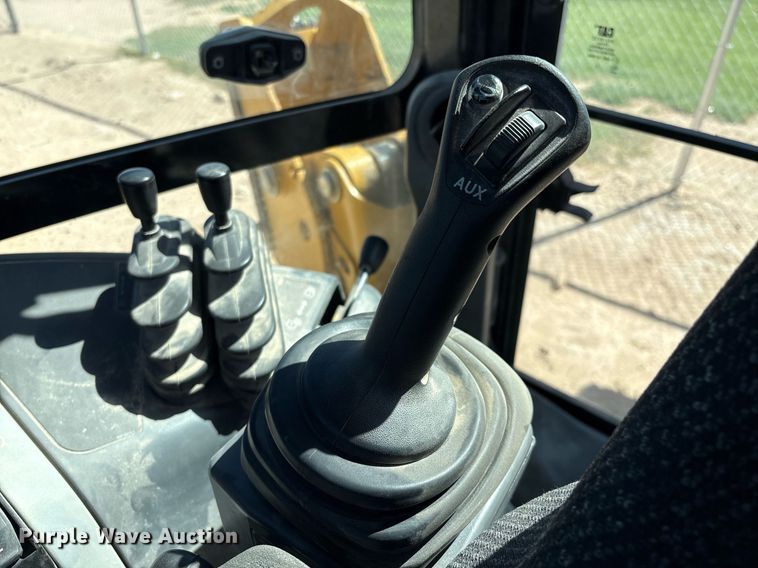 image for item ES7001 2019 Caterpillar 420F2 IT backhoe