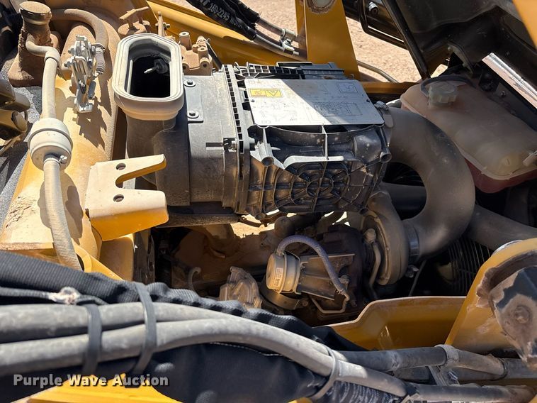 image for item ES7001 2019 Caterpillar 420F2 IT backhoe