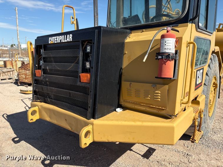 image for item ES7004 2007 Caterpillar 613C water wagon