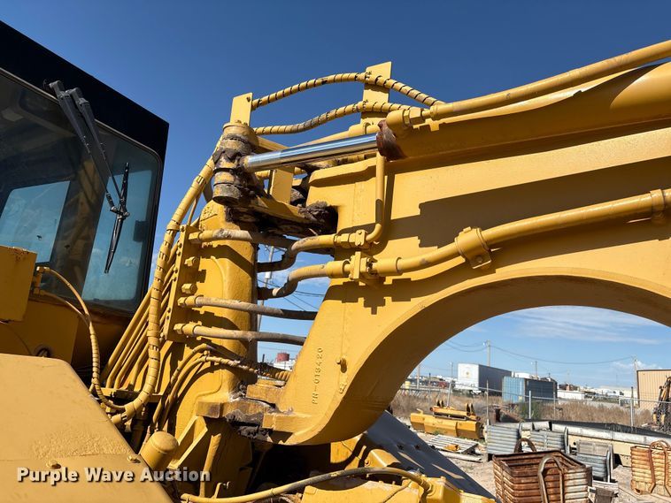 image for item ES7004 2007 Caterpillar 613C water wagon