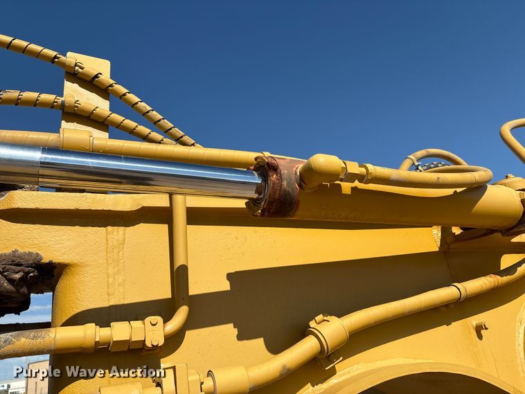 image for item ES7004 2007 Caterpillar 613C water wagon