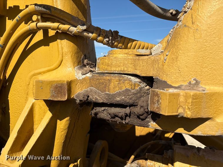 image for item ES7004 2007 Caterpillar 613C water wagon