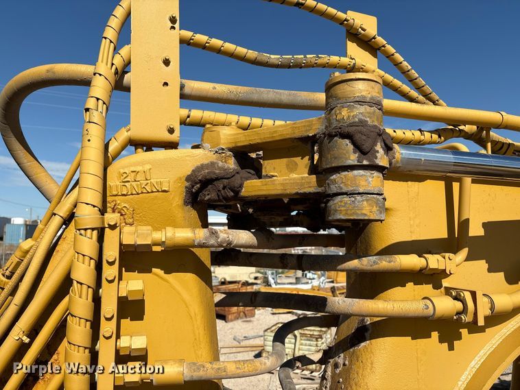 image for item ES7004 2007 Caterpillar 613C water wagon