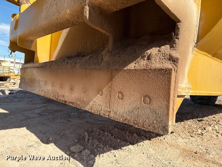 image for item ES7004 2007 Caterpillar 613C water wagon