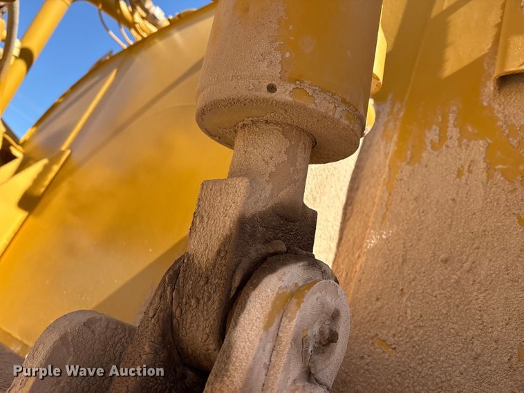 image for item ES7004 2007 Caterpillar 613C water wagon