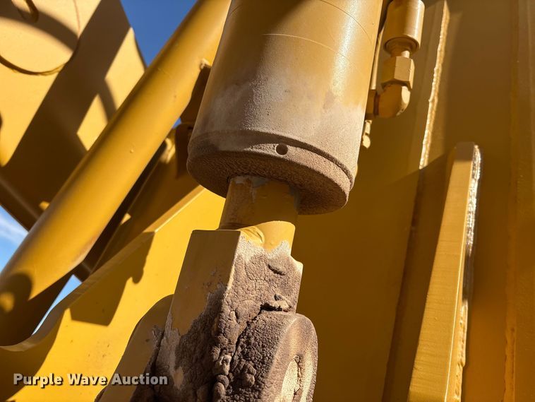 image for item ES7004 2007 Caterpillar 613C water wagon