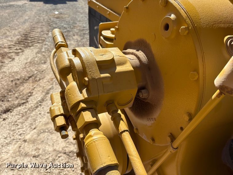 image for item ES7004 2007 Caterpillar 613C water wagon