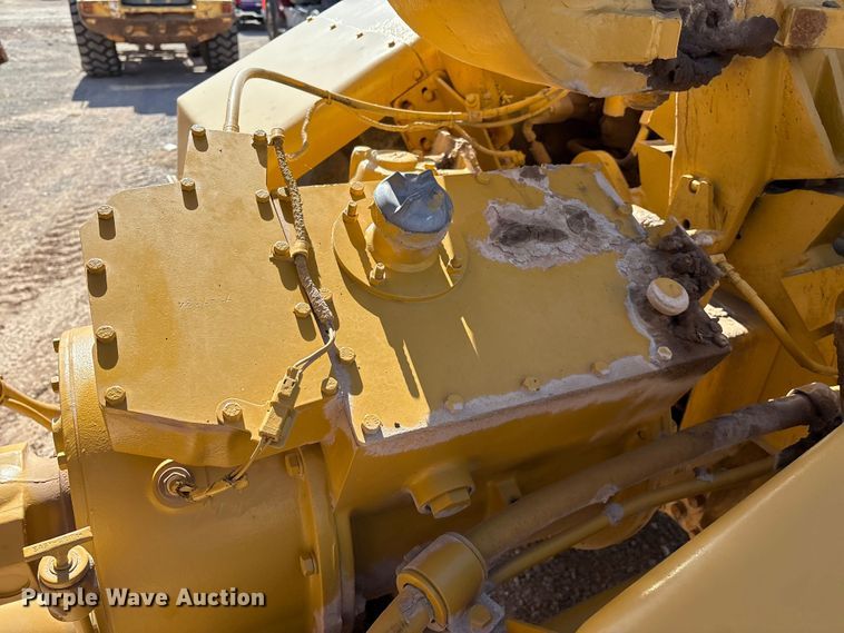 image for item ES7004 2007 Caterpillar 613C water wagon