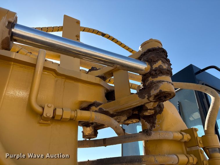 image for item ES7004 2007 Caterpillar 613C water wagon