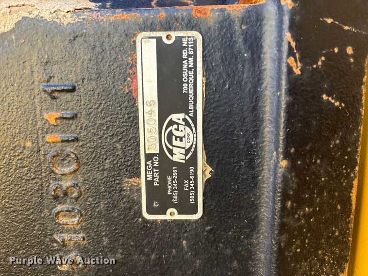 image for item ES7004 2007 Caterpillar 613C water wagon