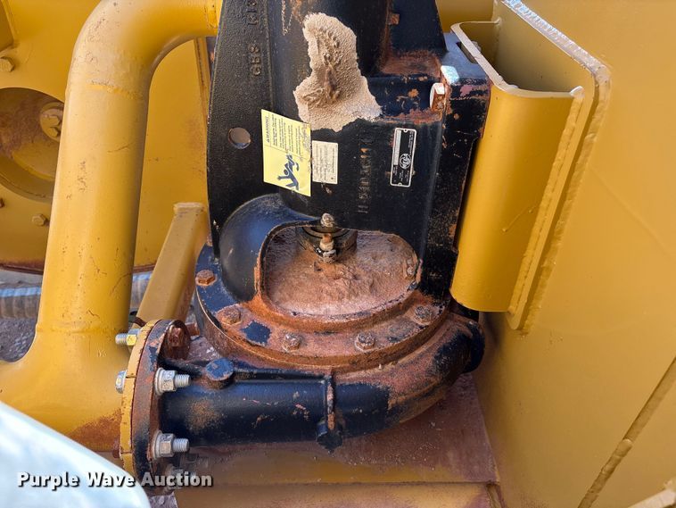 image for item ES7004 2007 Caterpillar 613C water wagon