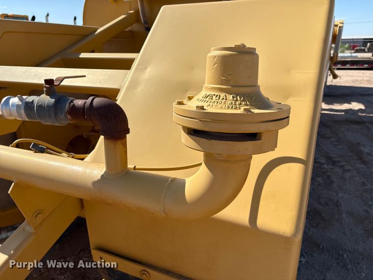 image for item ES7004 2007 Caterpillar 613C water wagon