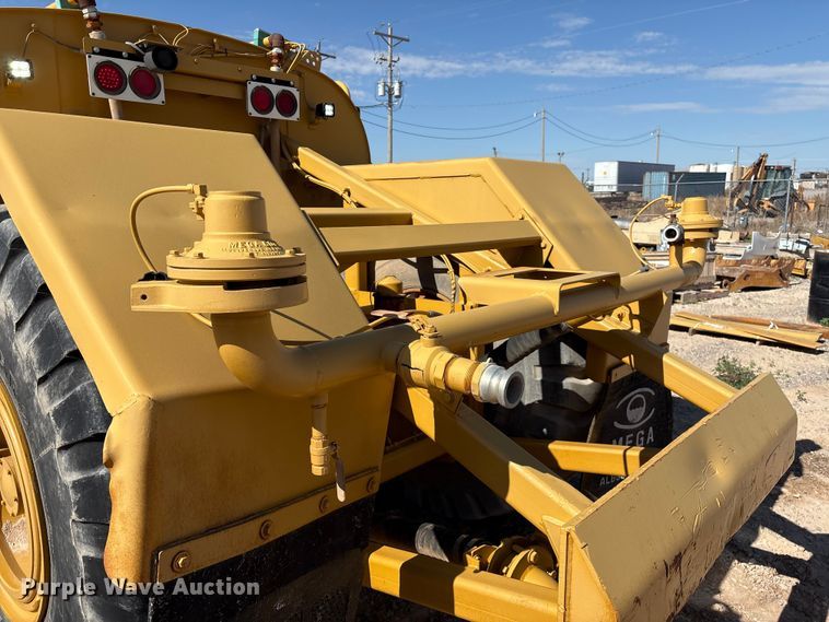 image for item ES7004 2007 Caterpillar 613C water wagon