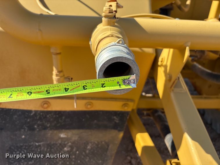 image for item ES7004 2007 Caterpillar 613C water wagon