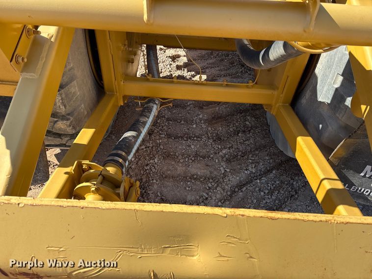 image for item ES7004 2007 Caterpillar 613C water wagon