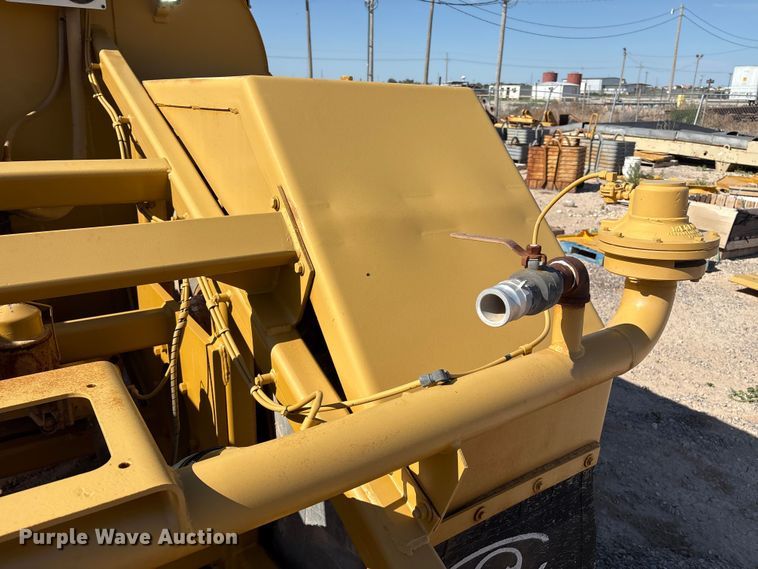 image for item ES7004 2007 Caterpillar 613C water wagon