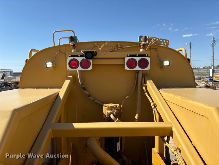 image for item ES7004 2007 Caterpillar 613C water wagon