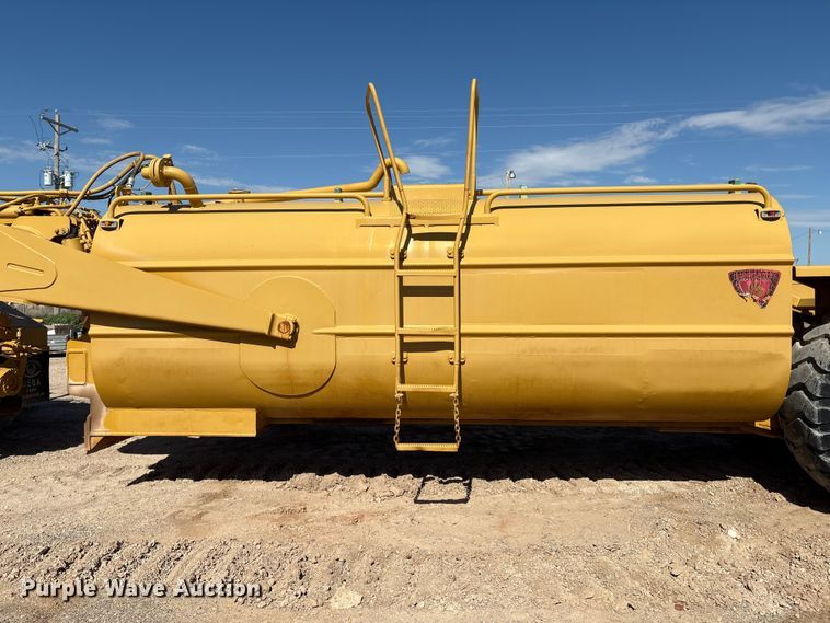 image for item ES7004 2007 Caterpillar 613C water wagon