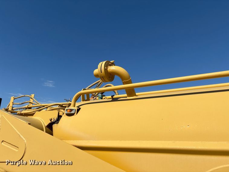 image for item ES7004 2007 Caterpillar 613C water wagon